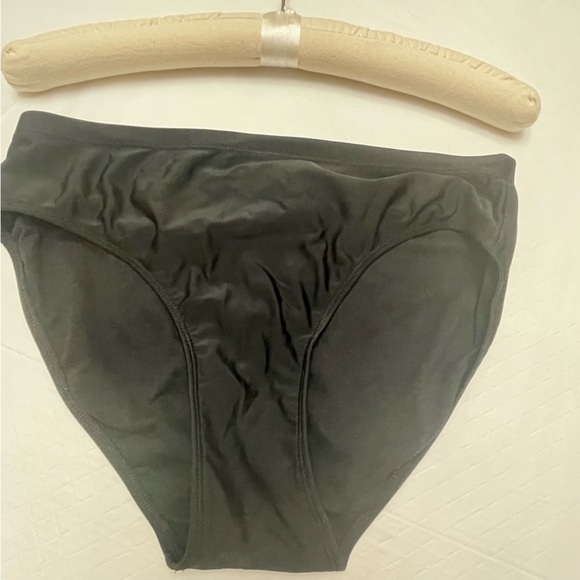 Miraclesuit Size 10 Tankini Top in Black & White. Bottoms in Size 12 solid Black - Picture 13 of 15